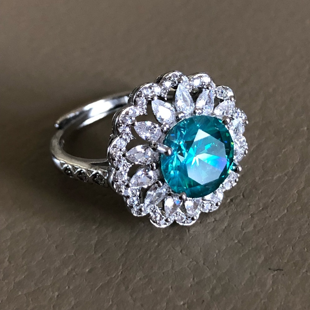 Emerald Ring Size Adjustable - image 1